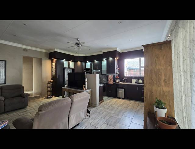 4 BEDROOM FREEHOLD FOR SALE IN VERWOERDPARK